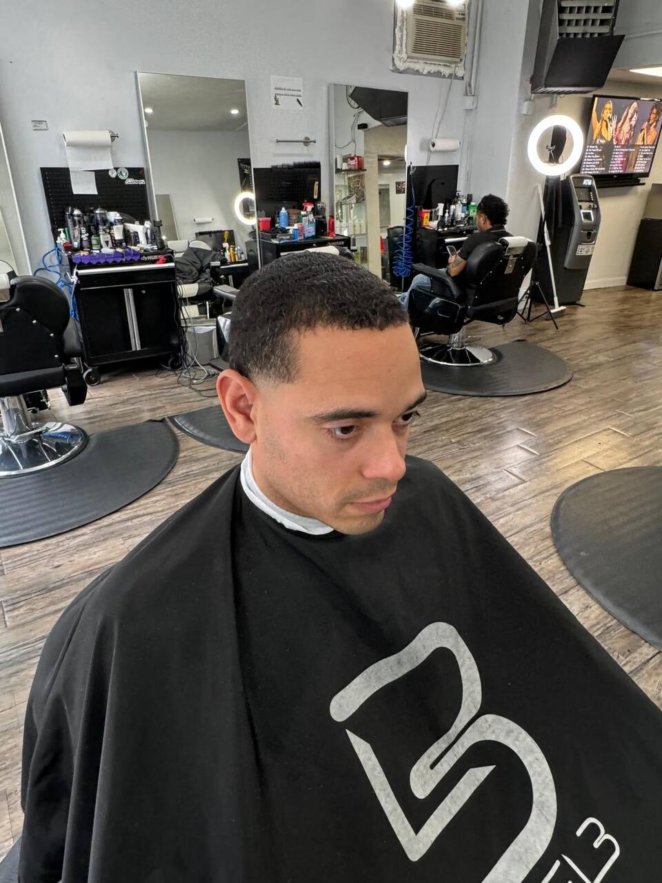 Low buzz with subtle fade